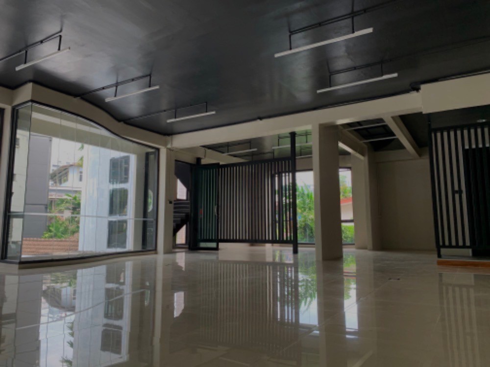 Commercial Building Sukhumvit 26 550 sq.m. 