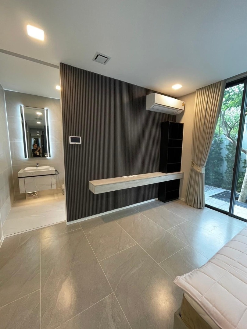  VIVE2 (Krungthep Kreetha) 4 Bedroom 5 Bathroom