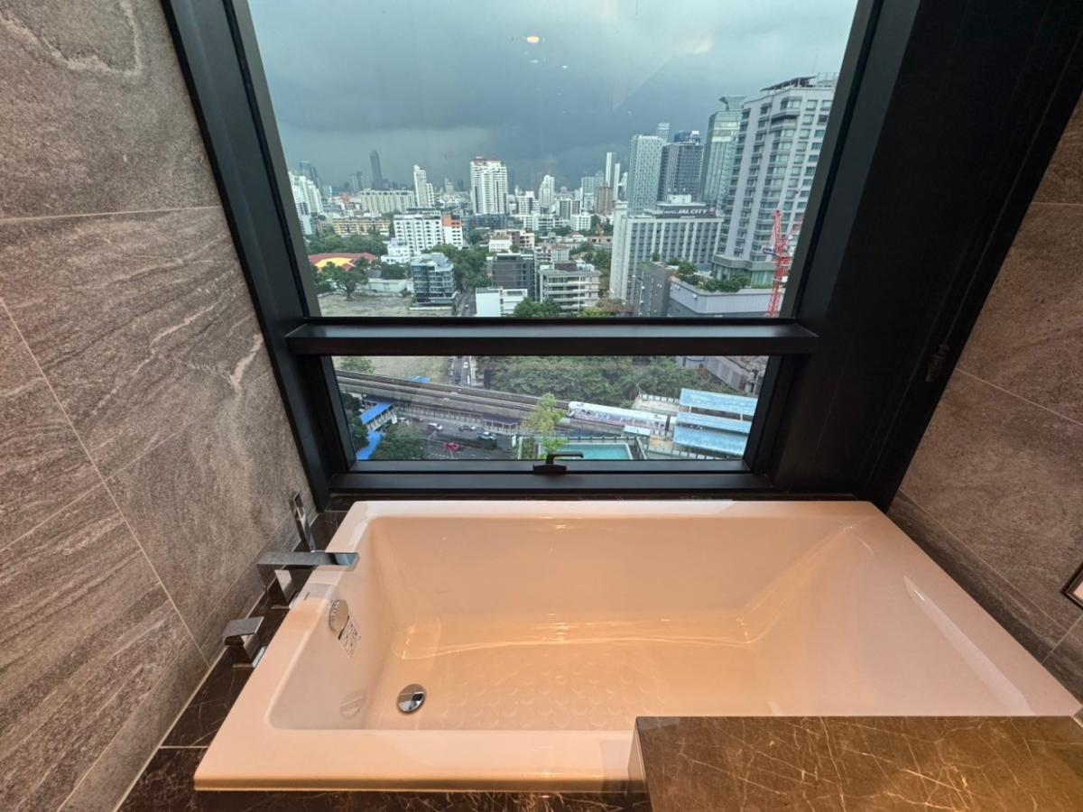 The Esse Sukhumvit 36  1 Bedroom 12th Floor